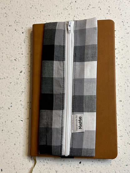 Bookmark Pouch (Checkered)